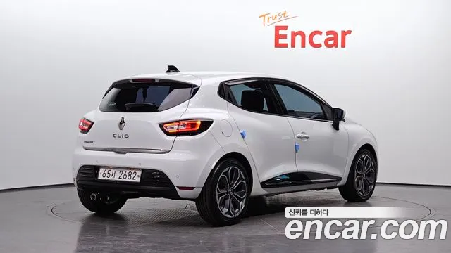 Renault Clio — фото 2