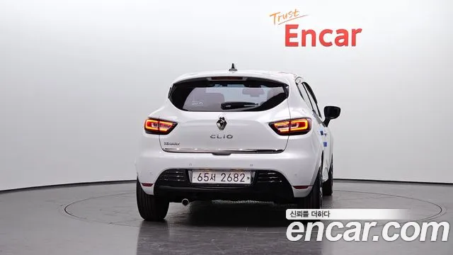 Renault Clio — фото 4