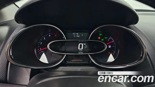 Renault Clio — фото 8
