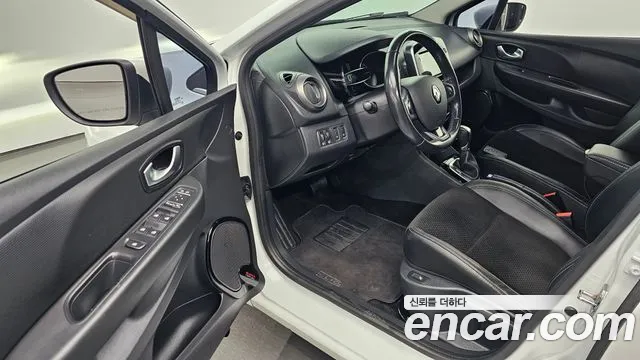 Renault Clio — фото 10