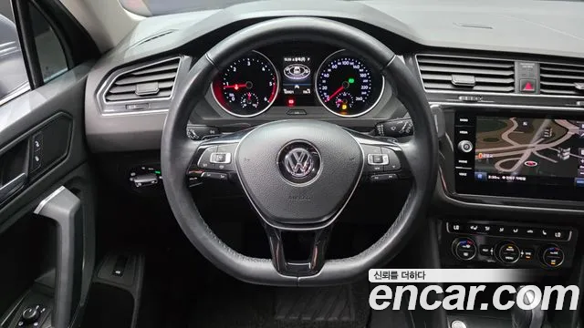 Volkswagen Tiguan — фото 13