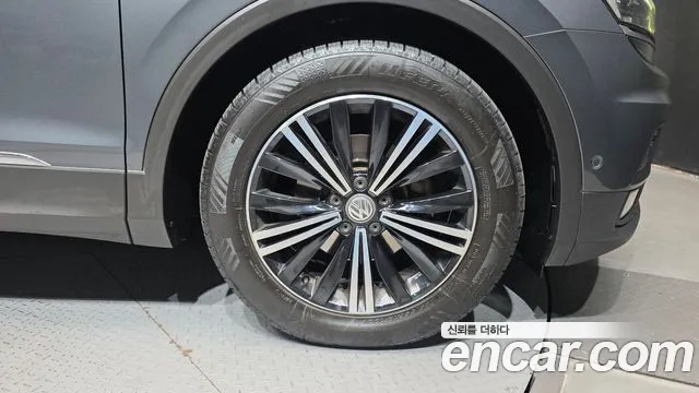 Volkswagen Tiguan — фото 21