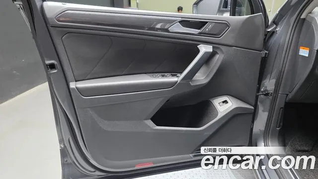Volkswagen Tiguan — фото 24
