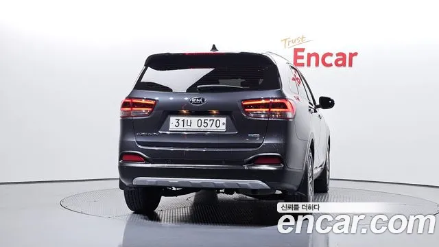 Kia Sorento — фото 4