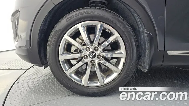 Kia Sorento — фото 5