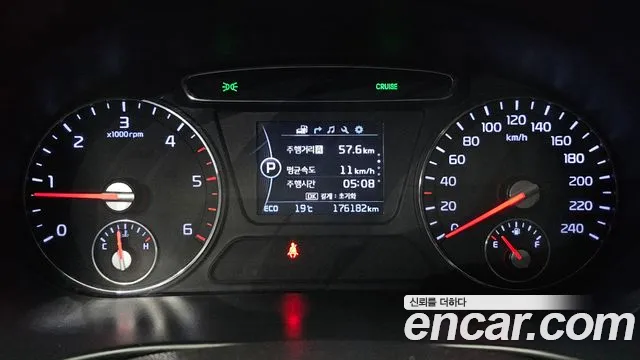 Kia Sorento — фото 8