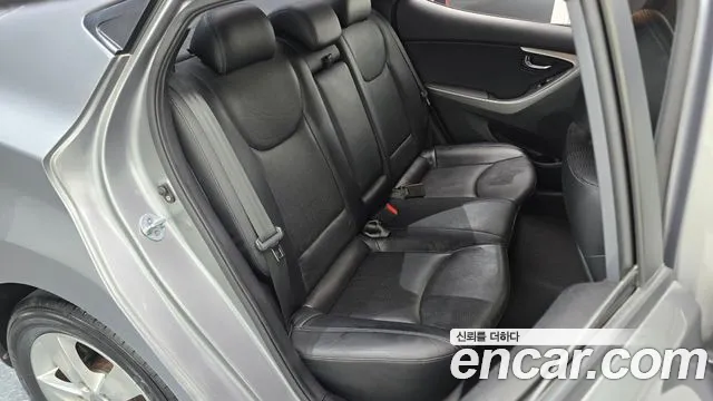 Hyundai Avante — фото 11