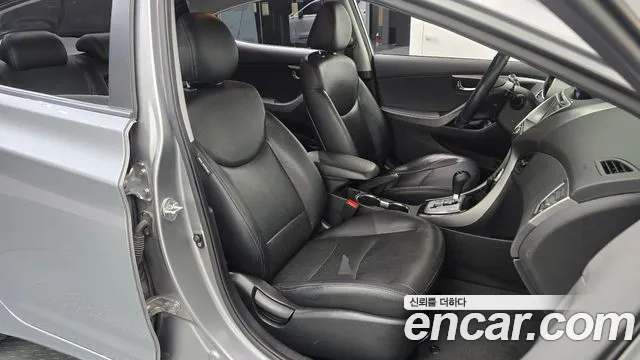 Hyundai Avante — фото 12