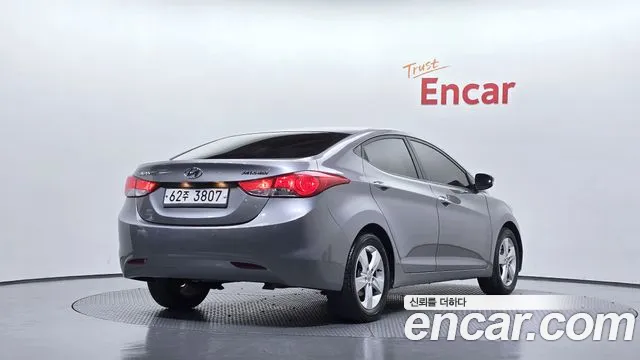 Hyundai Avante — фото 2