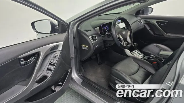 Hyundai Avante — фото 10