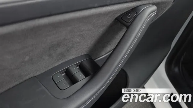 Tesla Model Y — фото 18