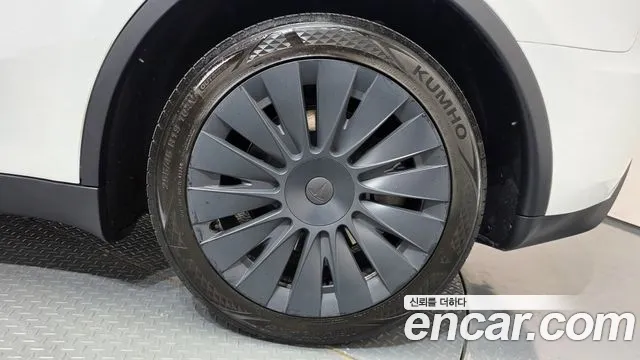 Tesla Model Y — фото 21