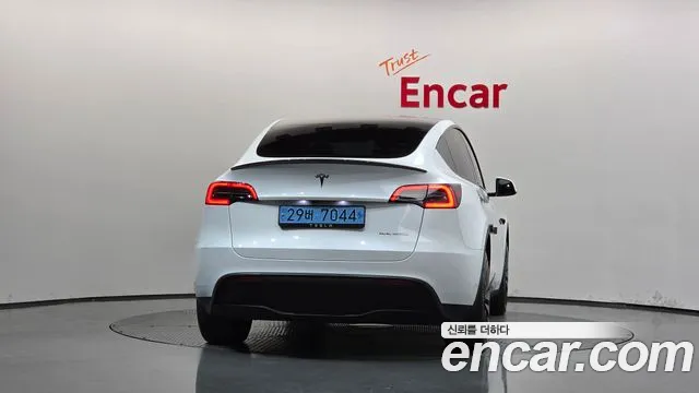 Tesla Model Y — фото 3