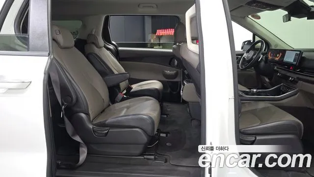 Kia Carnival — фото 12