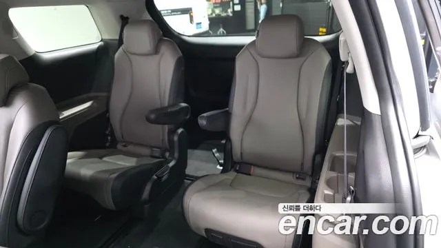 Kia Carnival — фото 13