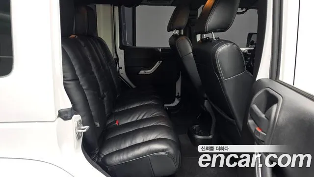 Jeep Wrangler — фото 11