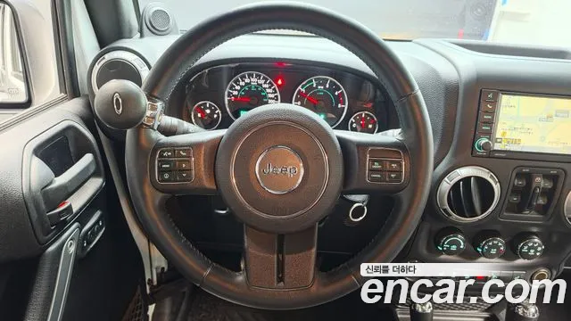 Jeep Wrangler — фото 12