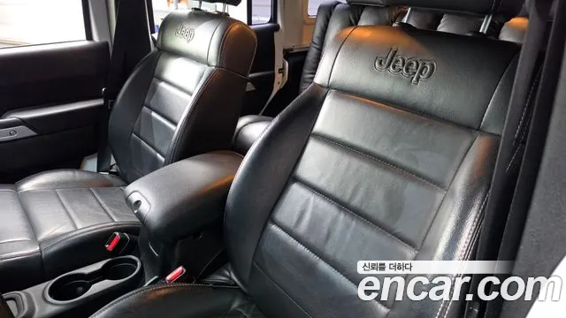 Jeep Wrangler — фото 17