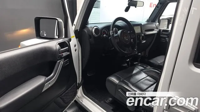 Jeep Wrangler — фото 10