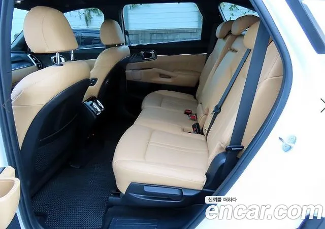 Kia Sorento — фото 6