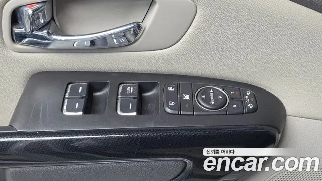 Kia Carnival — фото 11