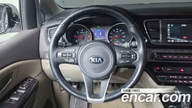Kia Carnival — фото 13