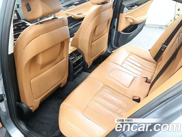 BMW 5-Series — фото 15