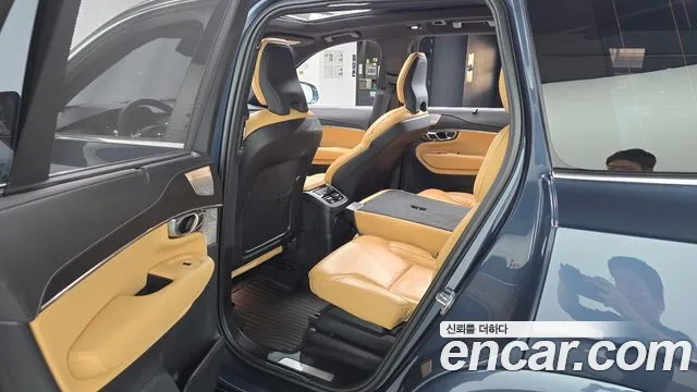 Volvo XC90 — фото 10