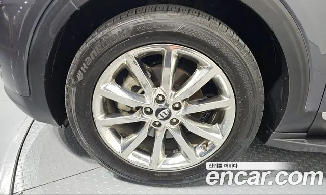Kia Sorento — фото 5