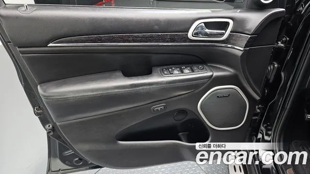 Jeep Cherokee — фото 24