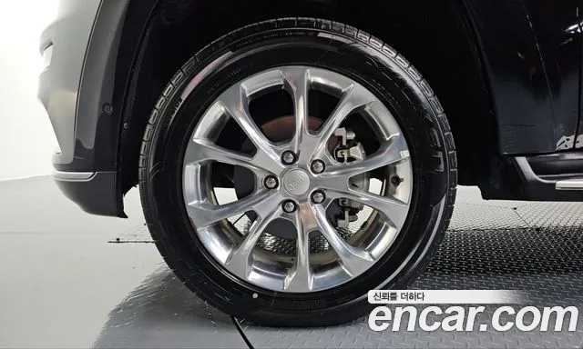 Jeep Cherokee — фото 4