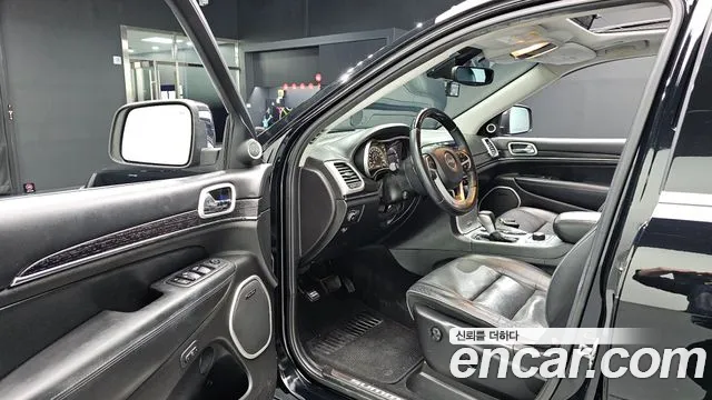 Jeep Cherokee — фото 9