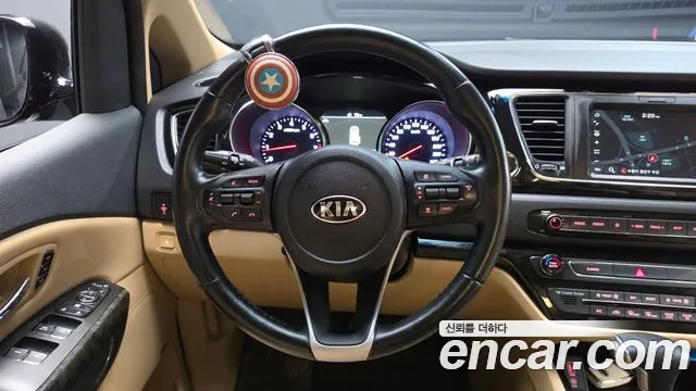 Kia Carnival — фото 12