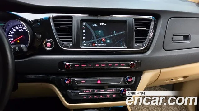 Kia Carnival — фото 13