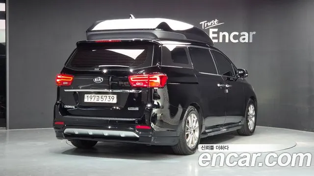 Kia Carnival — фото 2