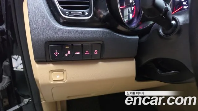 Kia Carnival — фото 32