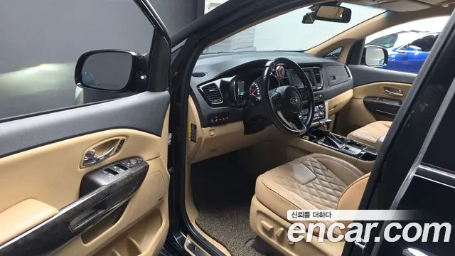 Kia Carnival — фото 10