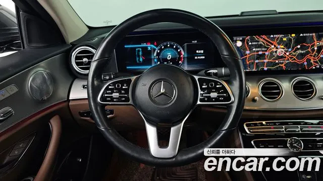 Mercedes-Benz E-Class — фото 13