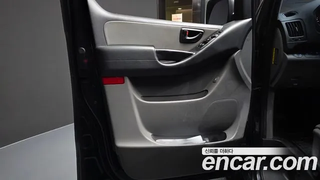 Hyundai Starex — фото 24