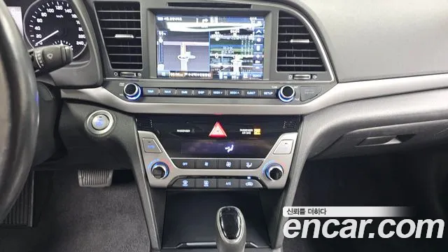 Hyundai Avante — фото 12