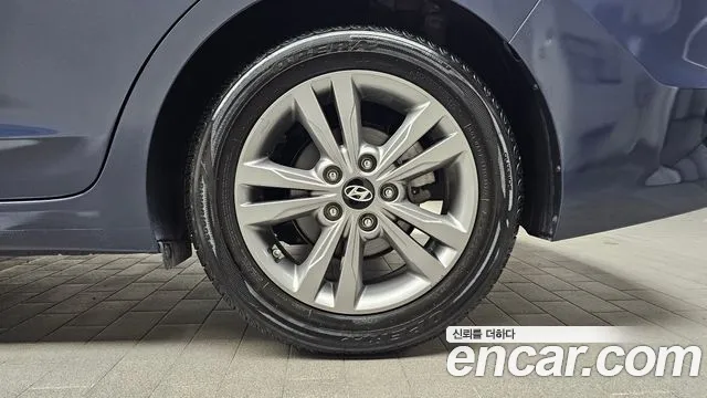 Hyundai Avante — фото 21