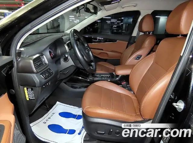 Kia Sorento — фото 6