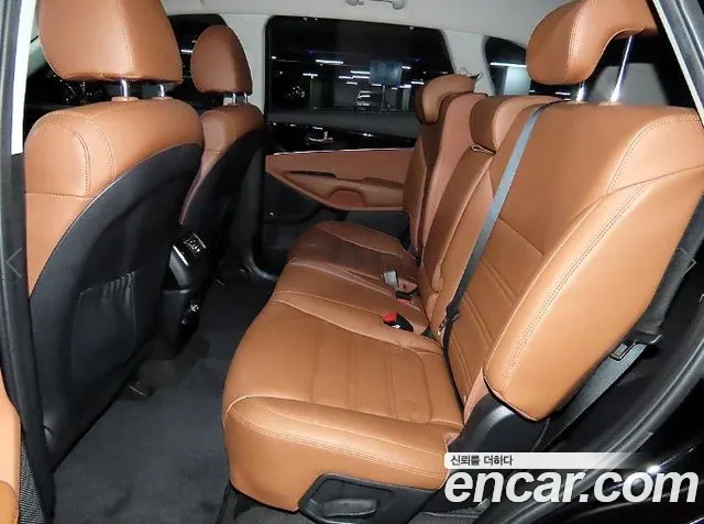 Kia Sorento — фото 7