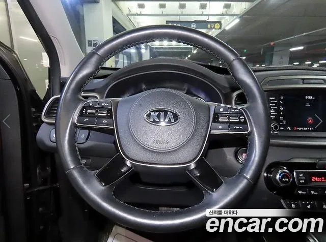 Kia Sorento — фото 8