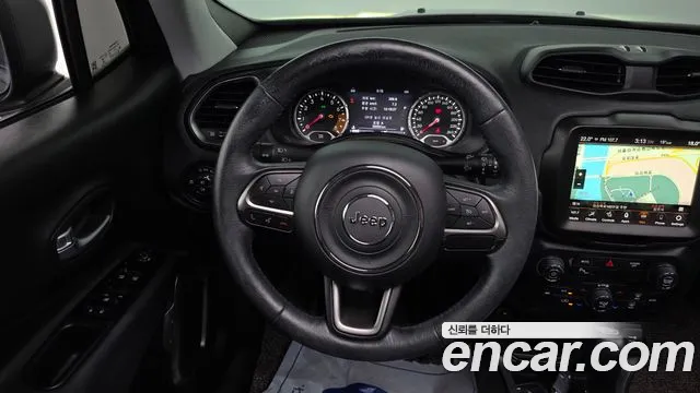 Jeep Renegade — фото 12