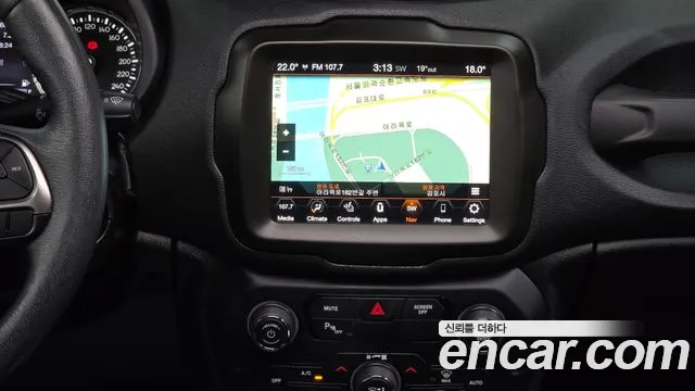 Jeep Renegade — фото 13
