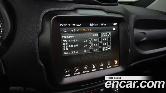Jeep Renegade — фото 15