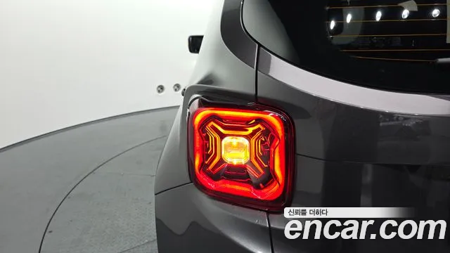 Jeep Renegade — фото 23