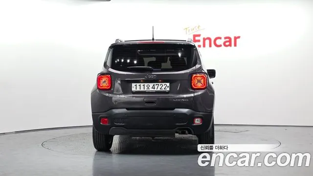 Jeep Renegade — фото 3