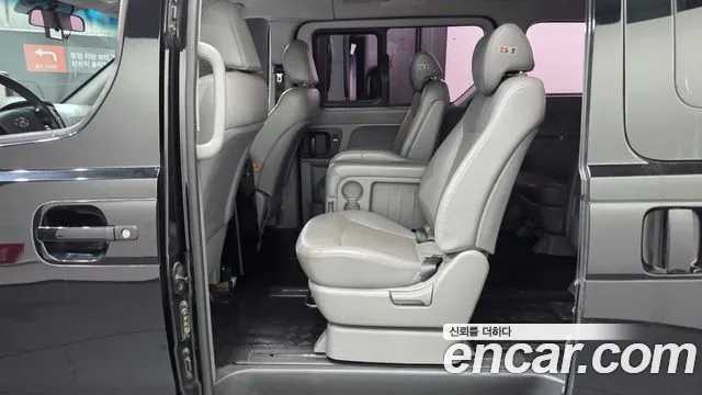 Hyundai Starex — фото 12